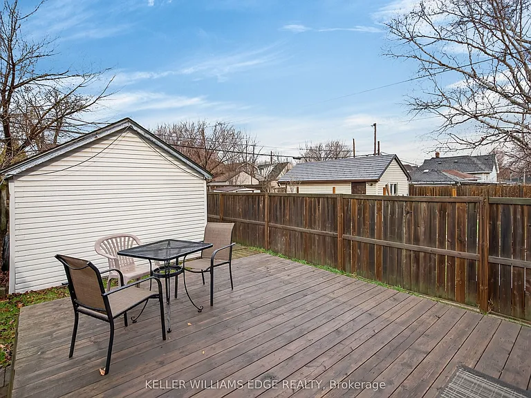 209 Glendale Ave N — Photo 32