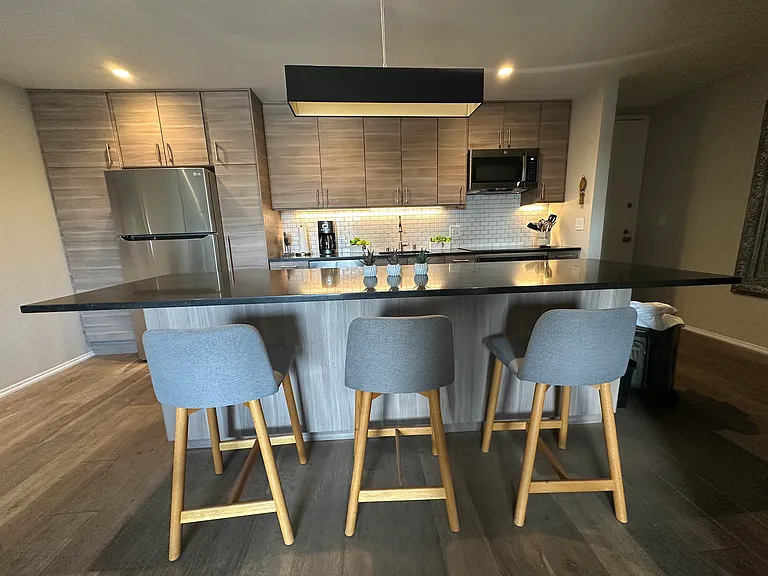 555 Jean St — Photo 2
