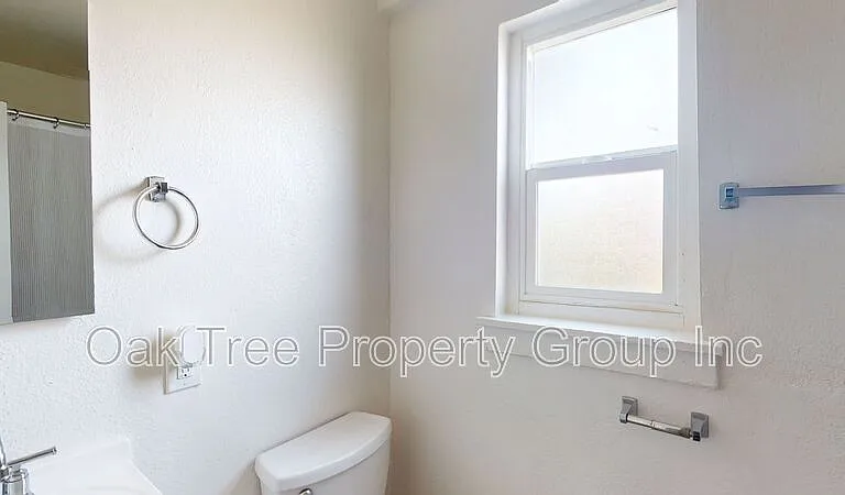 6621 Bancroft Ave — Photo 8
