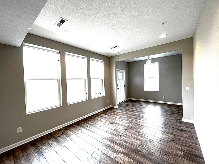 5228 Hampton St NE — Photo 11