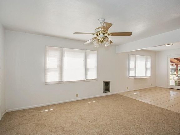 3rd image of 946 Spring St