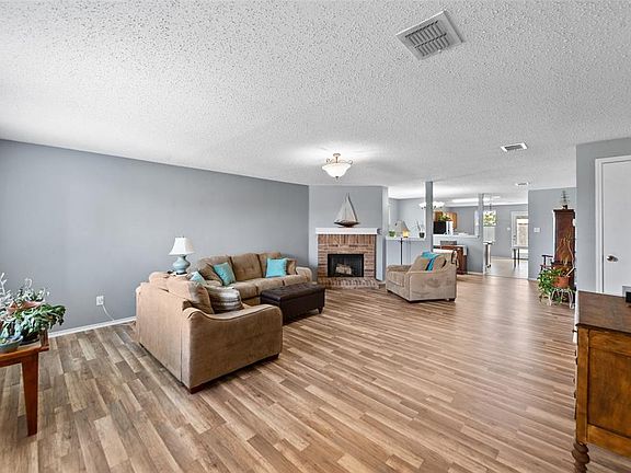 2nd image of 1709 Canyon Oaks Dr