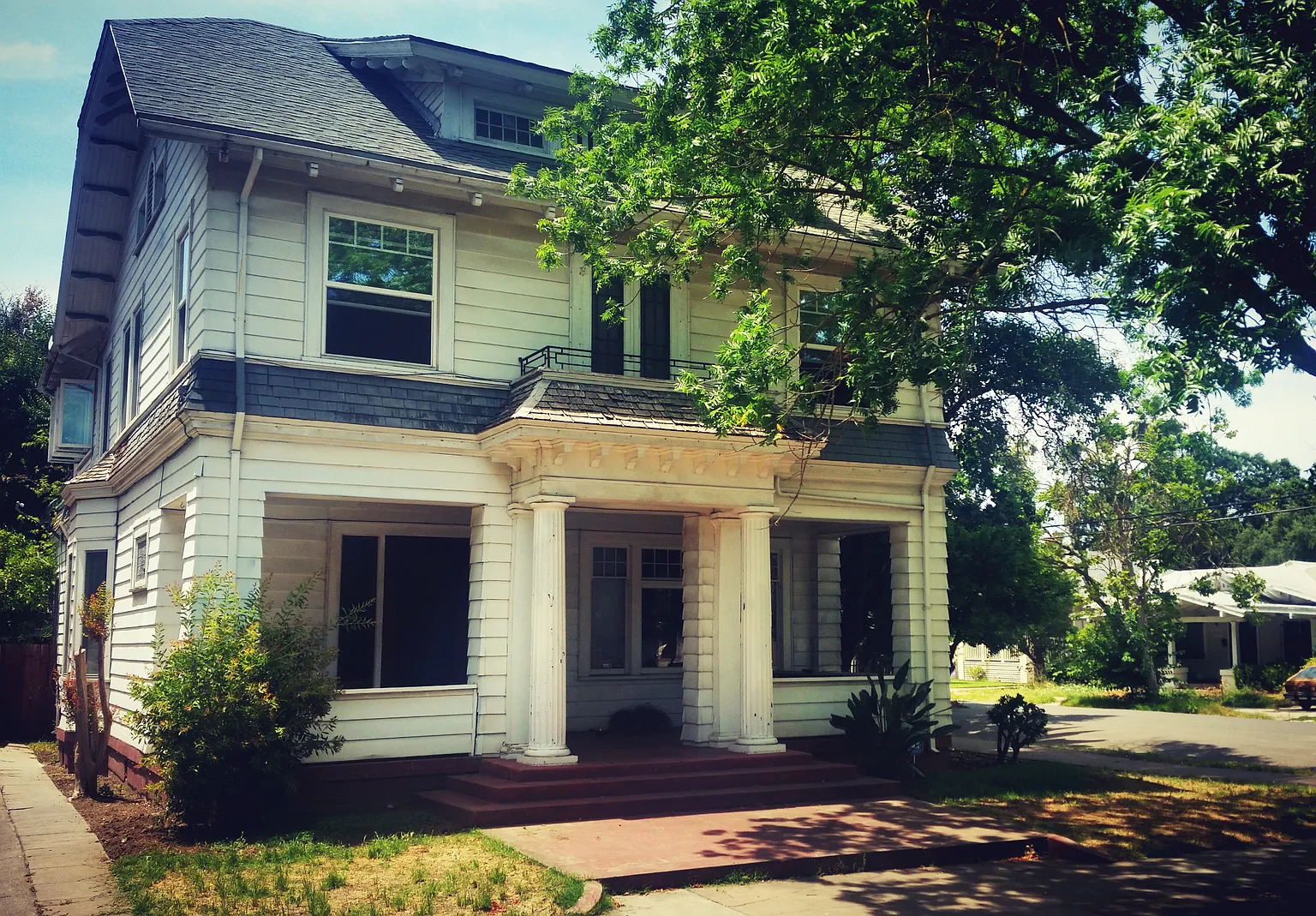 1045 N Edison St photo 1