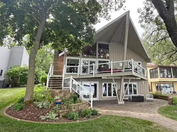 16490 Bayside Dr, Spirit Lake, IA 51360