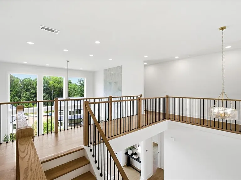 4510 Hawthorn Cir — Photo 29