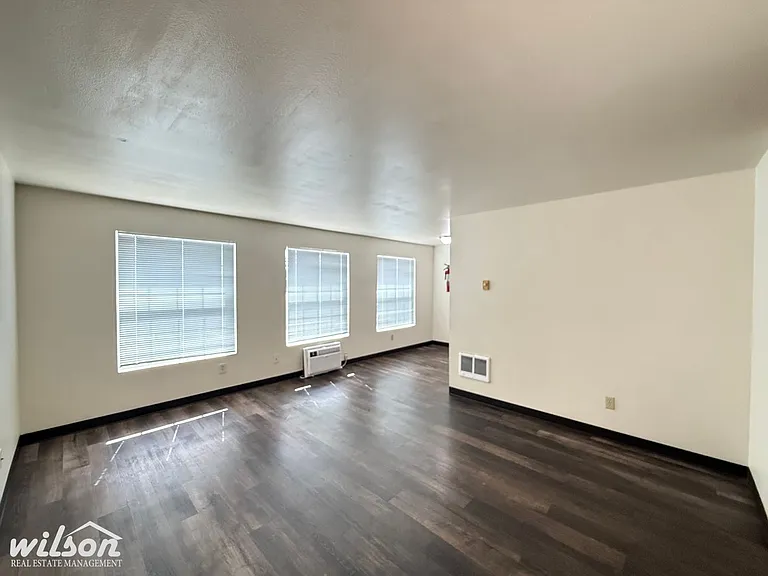 1101 Willow St — Photo 3