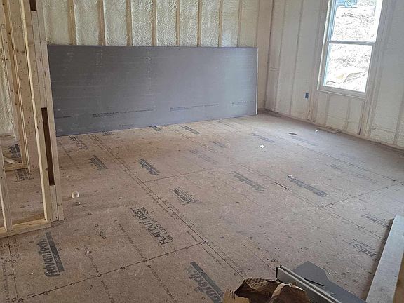 3rd image of 9 Wildwood Ct W