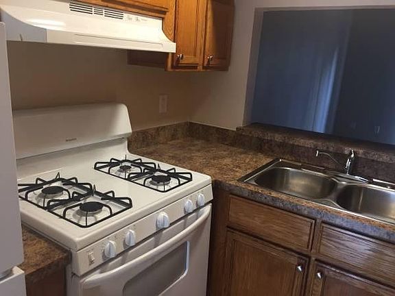 4th image of 464 Woodlawn Ave APT A