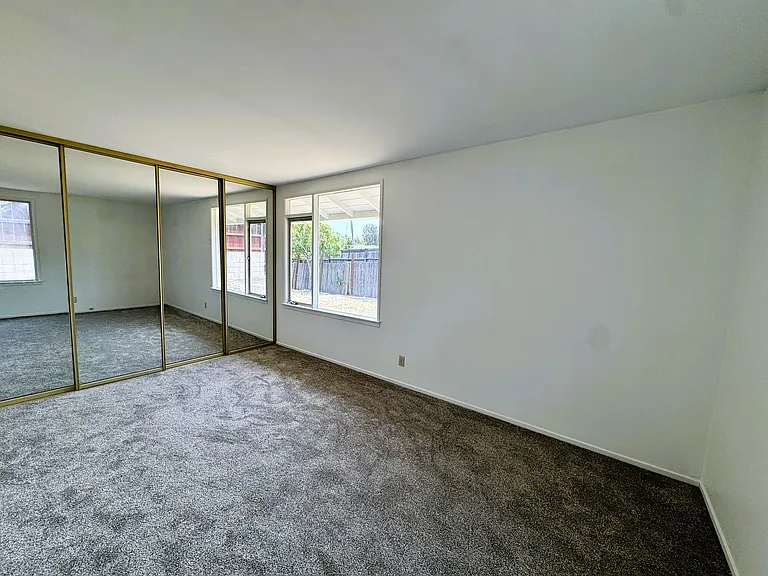 2441 Helena St — Photo 17