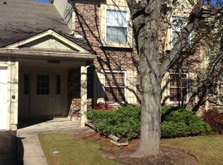 234 Thornapple Ct, Buffalo Grove, IL 60089