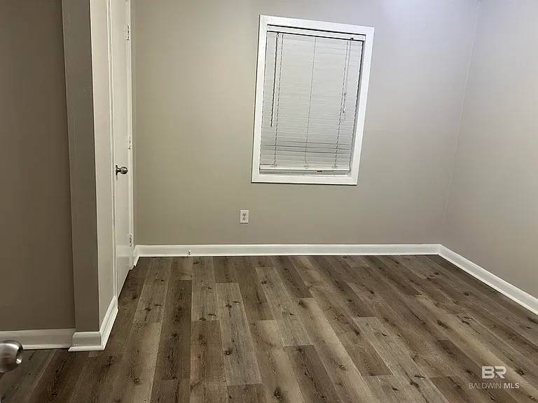 1906 Elaine Ave — Photo 14