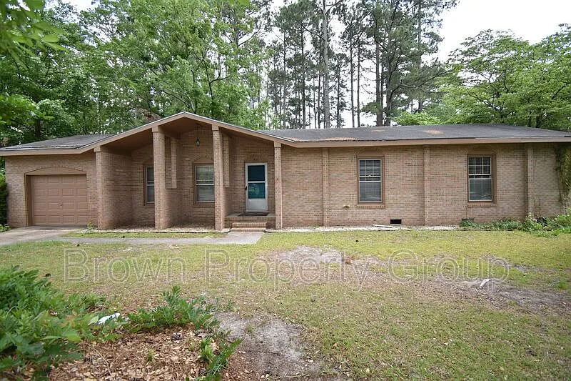 3 bed, 1.5 bath, 1304 sqft, $1,495 — Photo 1