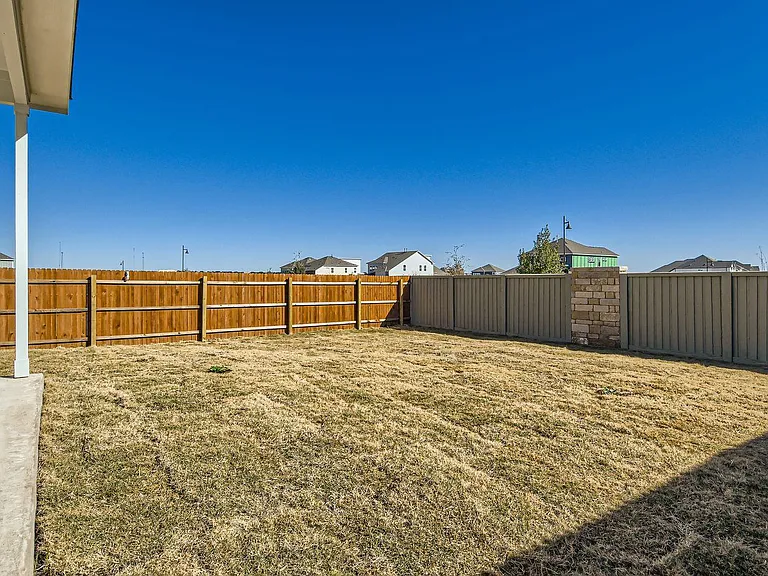 140 Bennington Dr — Photo 27