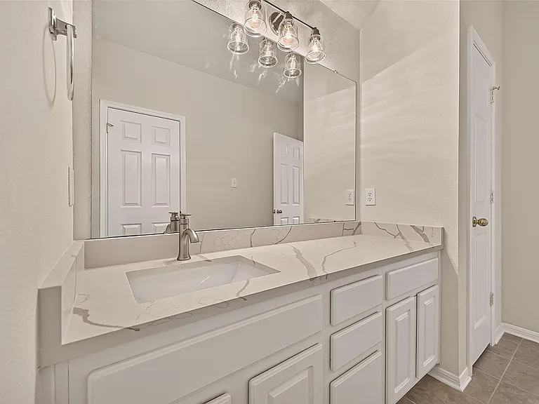 6118 Breezy Hollow Ln — Photo 33
