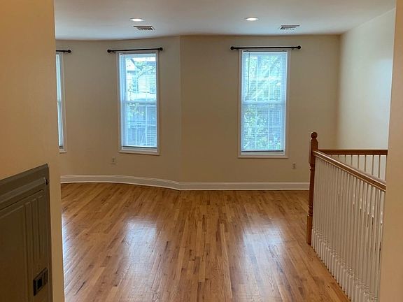 2nd image of 3275 Kennedy Blvd #2