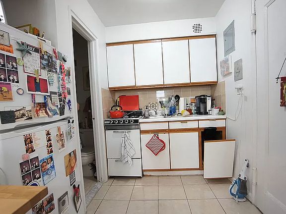 4th image of 142 W 70th St APT 1r