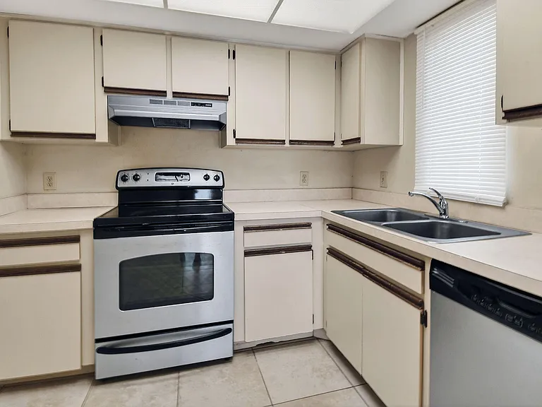1620 SE Green Acres Cir #N103 — Photo 8