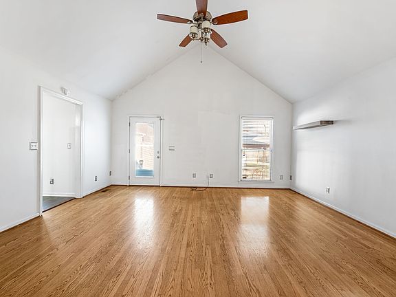 3rd image of 105 Ashton Cir