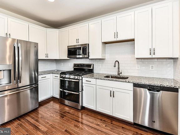 2nd image of 42420 Dogwood Glen Sq