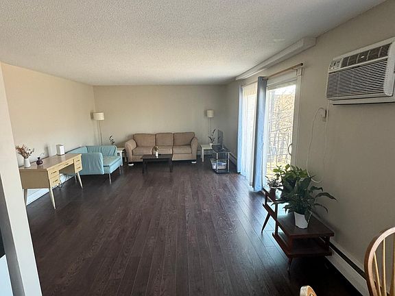 5th image of 1004 7th St SE #111