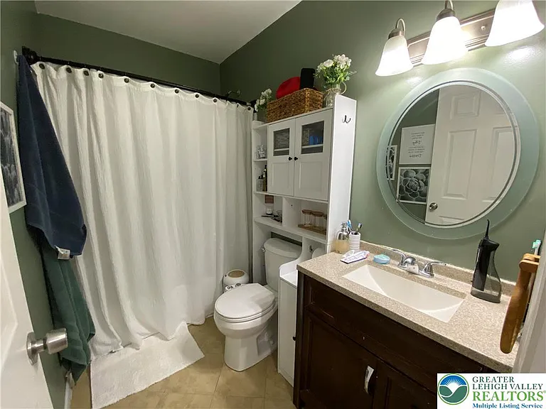 1656 Angela Dr — Photo 14