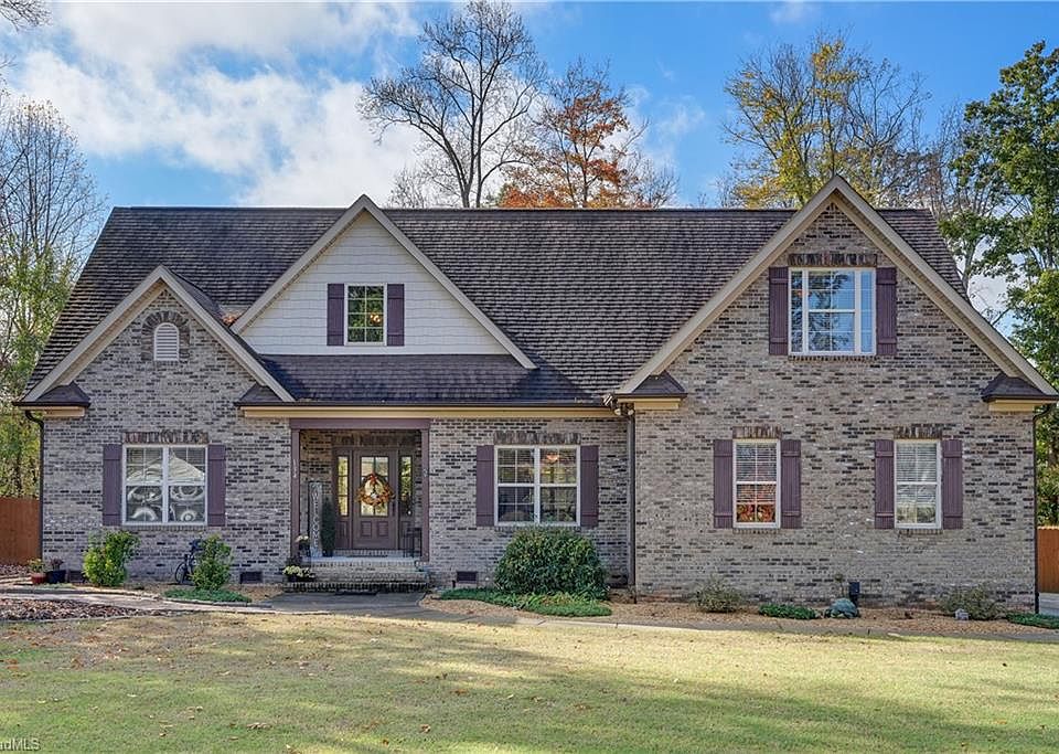1st image of 134 Stillwater Ln