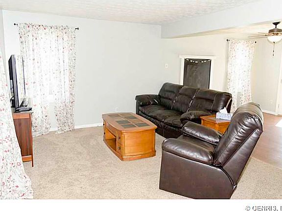3rd image of 21 Fieldstone Ln