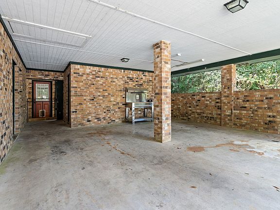 5th image of 806 E Wildwood Dr