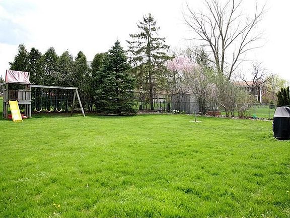 2nd image of 1875 Wiltshire Dr