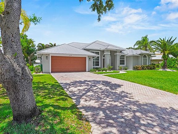 3rd image of 801 SW Lighthouse Dr