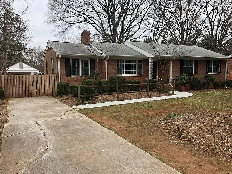 1012 Onslow Dr — Photo 12