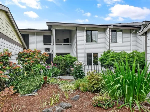 23501 Lakeview Drive #D204, Mountlake Terrace, WA 98043