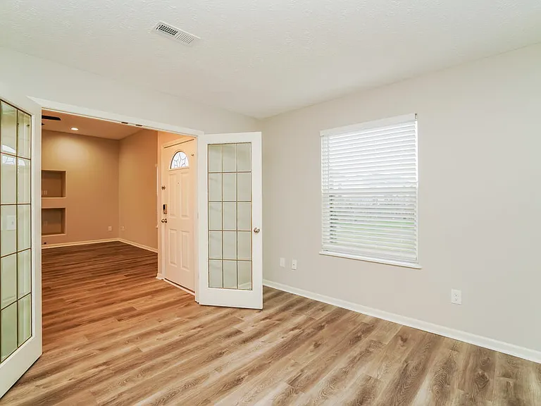 1272 Poplar Creek Ct — Photo 11