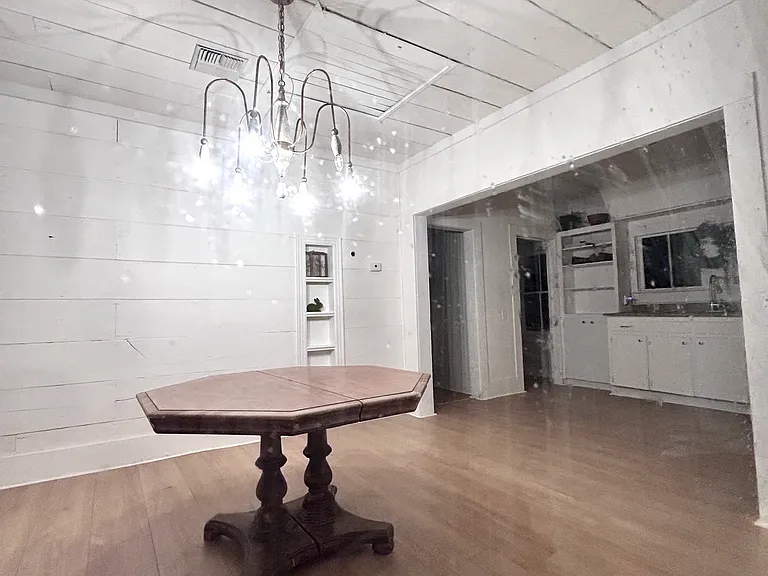 404 Thomas St — Photo 4