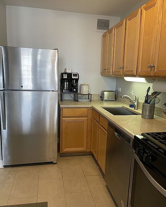 1st image of 444 W Fullerton Pkwy APT 802
