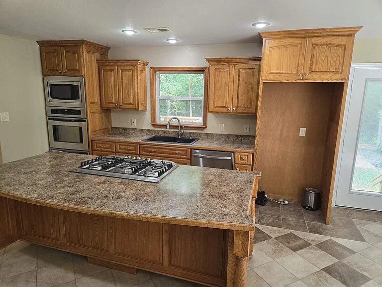 1012 Blaylock St — Photo 3