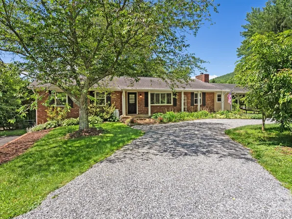 7 Forge Dr, Mills River, NC 28759