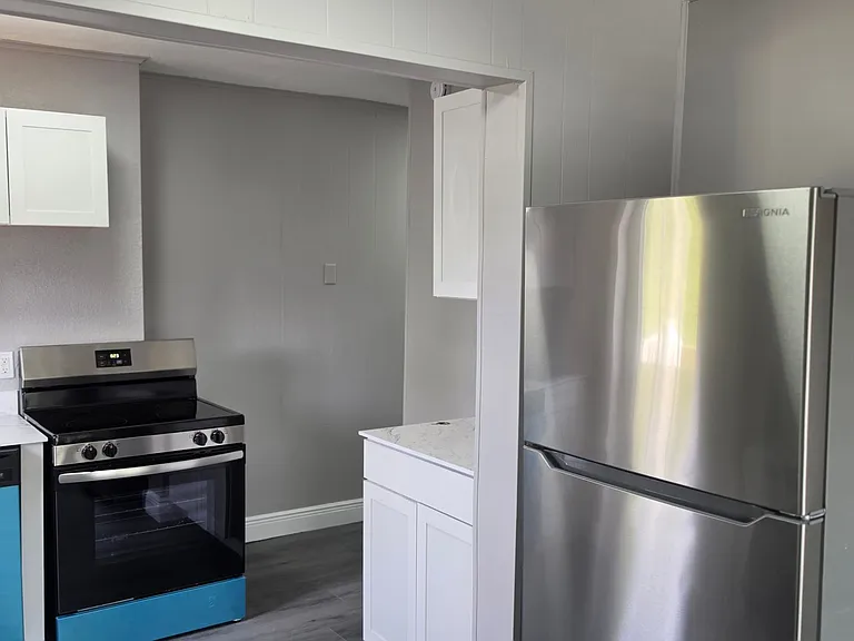 202 Luella Ct — Photo 13