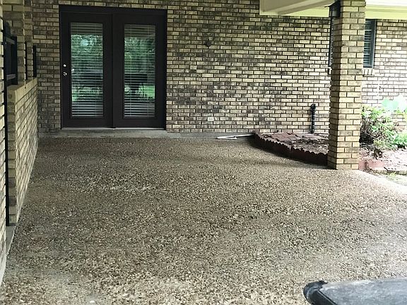 Very spacious shady patio