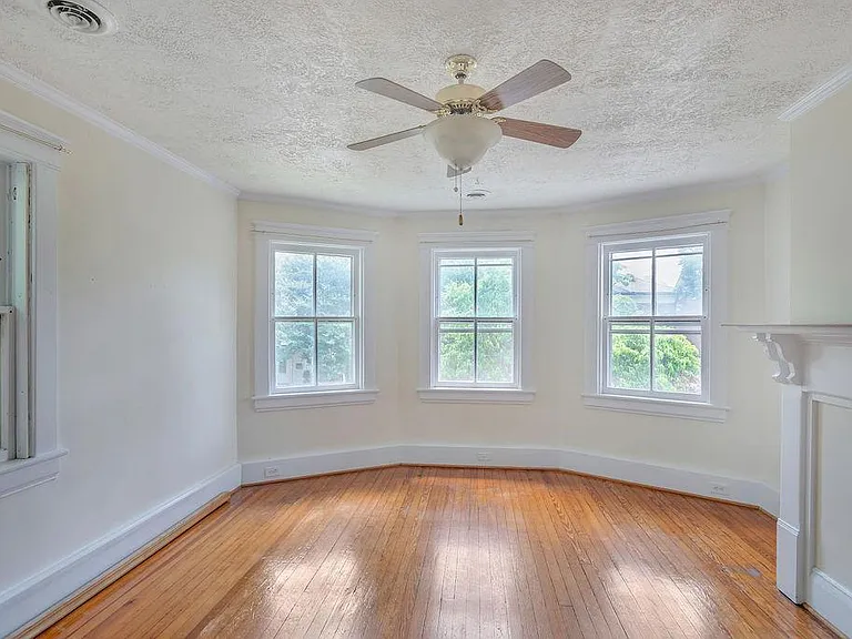 402 Altamont Cir #A — Photo 8