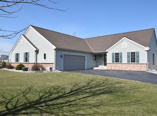 N8071 Woody Ln, Ixonia, WI 53036