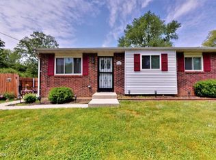8306 Roseborough Rd, Louisville, KY 40228