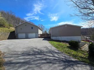 196 Hilltop Ave, North Tazewell, VA 24630