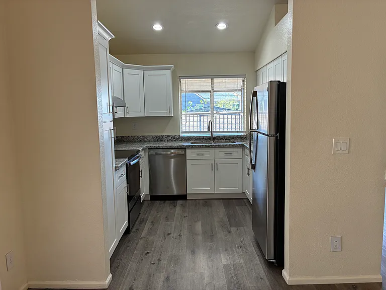 5637 W Yucca St — Photo 9