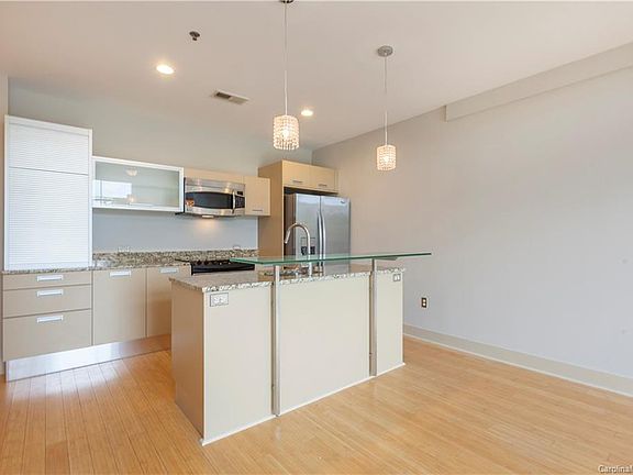 2nd image of 1133 Metropolitan Ave Unit 304