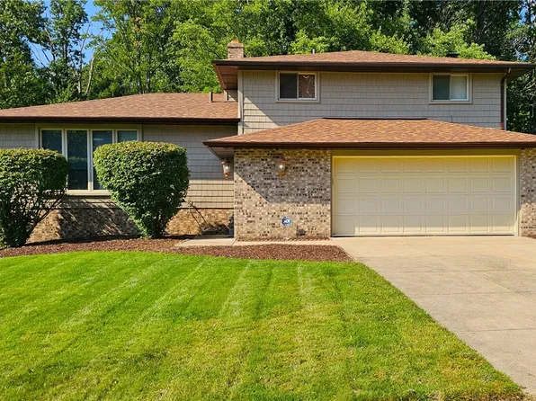5216 Thoreau Dr, Parma, OH 44129