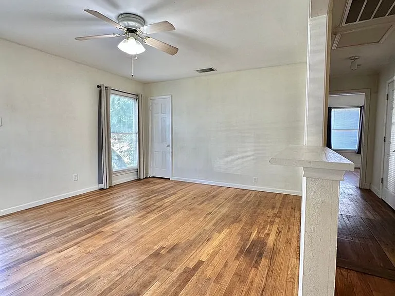421 S Van Buren St — Photo 6