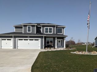 10248 Prairie View Ct, Freeland, MI 48623