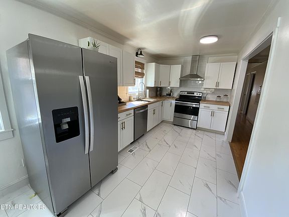 2nd image of 1324 N Kentucky St