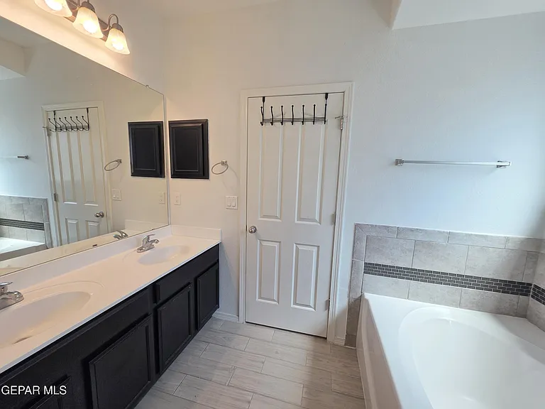7517 Red Cedar Dr — Photo 10